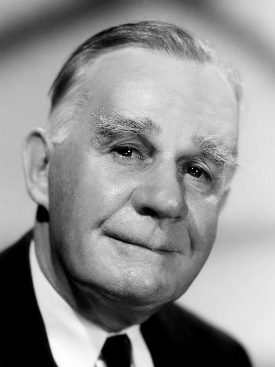How tall is Henry Travers?